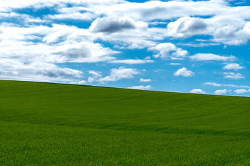 北海道の空と丘