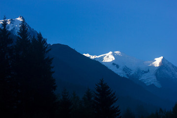 Fototapeta na wymiar Landschaft rund um das Mont Blanc Massiv in der Morgensonne