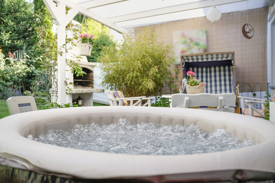 Whirlpool im Garten