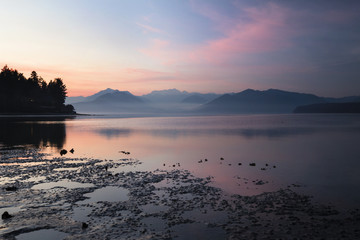 Pink sky over the Olympic Mountains - obrazy, fototapety, plakaty