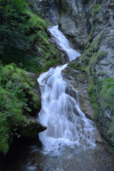 Fototapeta premium Hirzbach-Wasserfall bei Fusch an der Großglocknerstraße