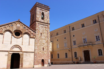 Fototapeta na wymiar Kirche Santa Chiara am Hauptplatz in Iglesias, Sardinien