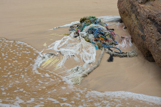 Weggesp&uuml;lt / taken by the sea