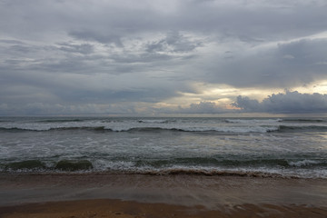 Fototapeta na wymiar Seascape of the Indian ocean at sunset. The coast of Sri Lanka