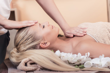 Obraz na płótnie Canvas Young woman enjoying a head massage