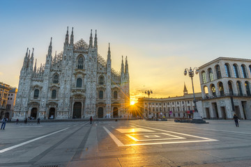 Fototapeta na wymiar Duomo cathedral at sunrise, Milan. Italy 