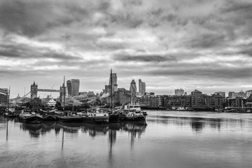 Fototapeta na wymiar Black and white skyline of London overlooking Tower Bridge and financial district 