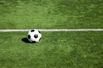 Ball auf dem Fussballplatz