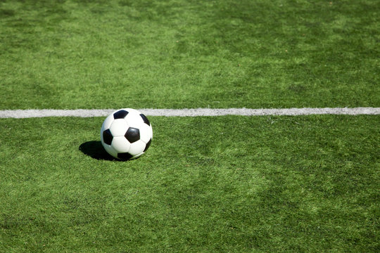 Ball auf dem Fussballplatz