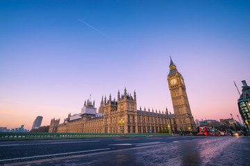 Fototapeta na wymiar Westminster parliament and Big Ben in London, England 