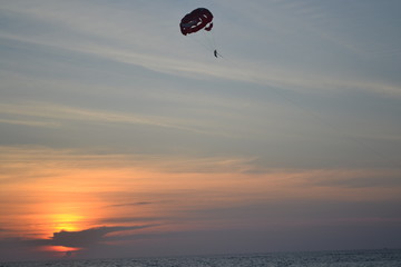 ATARDECER EN TAILANDIA