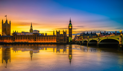 Fototapeta na wymiar Westminster Palace and Big Ben reflected in the water at beautiful sunset in London