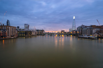 Obraz premium London skyline panorama seen across reiver Thames at dawn. England