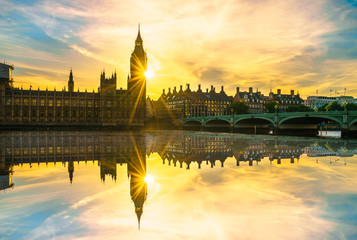 Naklejka premium Big Ben and Westminster bridge at sunset in London. England 