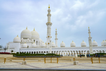 Fototapeta na wymiar Sheikh Zayed Grand Mosque in Abu Dhabi UAE