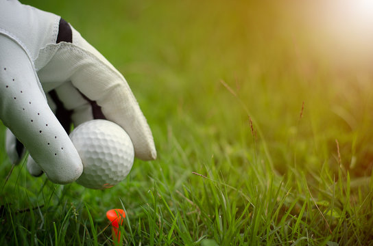 Handle golf ball placed on the golf pin