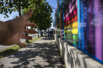 Passeggiata sul marciapiede