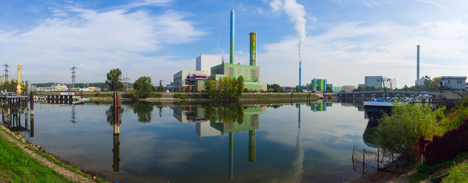 Gaskraftwerk von Mainz-Wiesbaden am Rhein