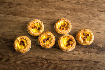 Egg tarts with wooden backgrounds