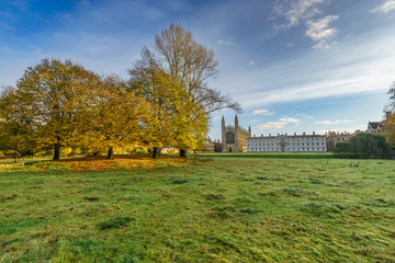 Obraz premium Morning autumn panorama of Kings College in Cambridge