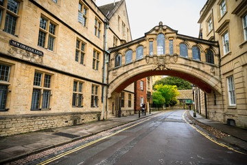 Fototapeta premium Hertford Bridge known as the Bridge of Sighs, is a skyway joining two parts of Hertford College, Oxford, UK
