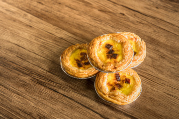 Egg tarts with wooden backgrounds