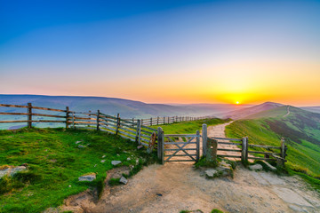 Obraz premium Great Ridge of Mam Tor hill at sunrise