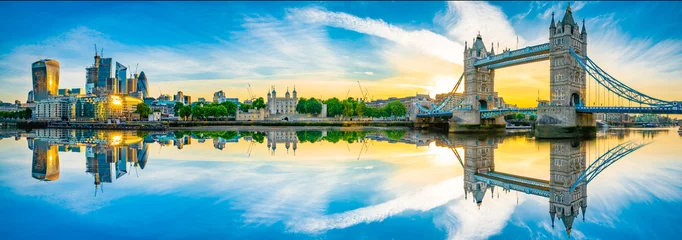 Foto auf Acrylglas Panorama der Tower Bridge und des Finanzviertels in London © Pawel Pajor