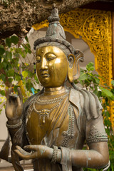 Obraz premium bronze buddha statue