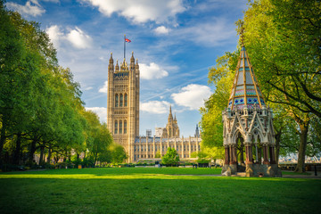 Westminster Abbey viewed from Victoria tower gardens, London, UK - obrazy, fototapety, plakaty