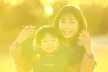笑顔の親子