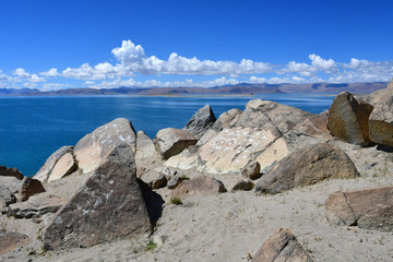 Fototapeta na wymiar China. Great lakes of Tibet. Lake Teri Tashi Namtso in sunny summer day