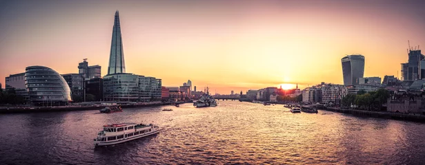 London Cityscape panorama at sunset, seen from Tower Bridge © Pawel Pajor