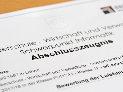 Abschluss - Schule - Zeugnis - Fachoberschule
