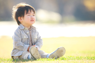 泣く子ども