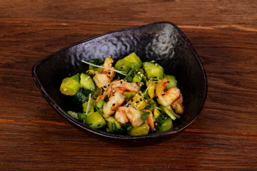 Salad with shrimp and avocado