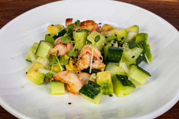 Salad with shrimp and avocado