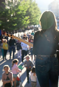 chica tocando la guitarra concierto 4M0A7060-f18