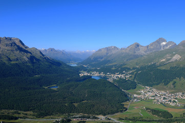 Fototapeta na wymiar Swiss Alps: The panoramic view from Muotas Muragl to the glacier lakes in the upper Engadin | Die Panorama-Aussicht vom Muotas Muragl über die Oberengadiner Gletscherseen