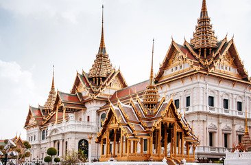 Fototapeta premium Chakri Maha Prasart throne hall, main throne hall of Grand Palace, Bangkok, Thailand