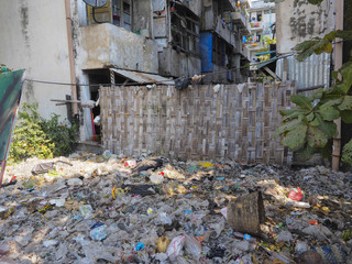 Abfälle in einem Hinterhof in Mandalay, Myanmar