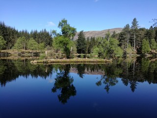 Fototapeta na wymiar calm lake in the scottish highlands