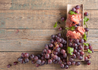 prosciutto with parsley and grapes .