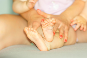 Fototapeta na wymiar legs of a young child