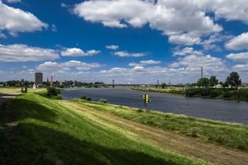Ruhrmündung in den Rhein bei Duisburg