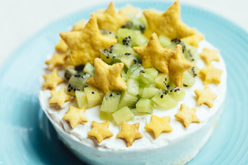 Kiwi cake with star shaped cookie,Close up