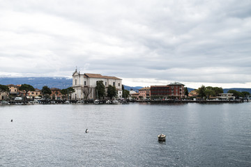 Fototapeta na wymiar Cozy places on a Garda Lake