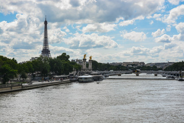 Fototapeta na wymiar Eiffel tower in Paris.