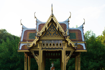 Frontalansicht thailändischer Tempel in München Westpark