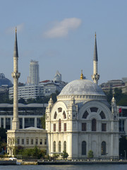 Fototapeta na wymiar Dolmabahce Moschee in Instanbul